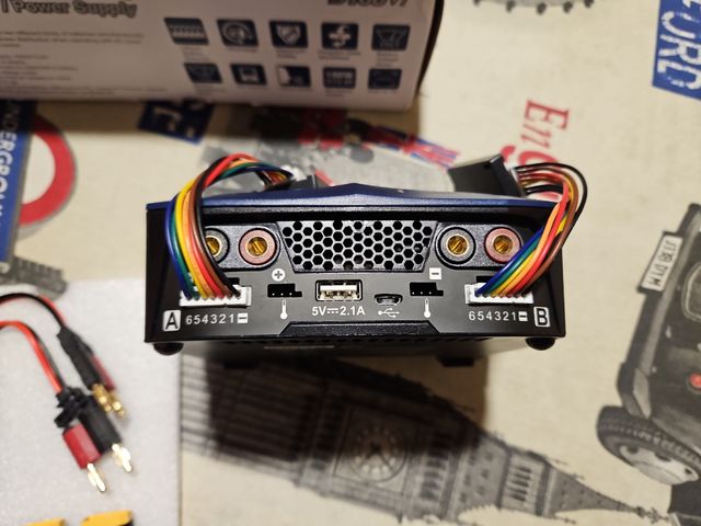 Cargador baterías AC/DC de doble canal