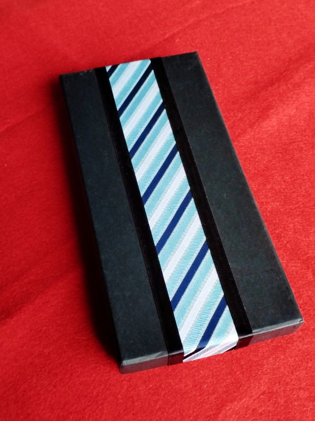 Juego corbata, gemelos y pañuelo