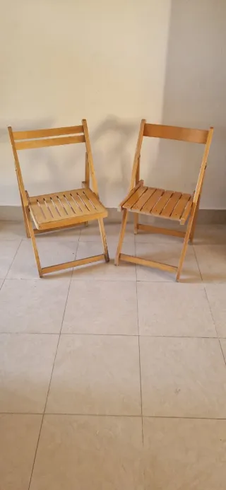 Mesa rectangular + 2 sillas plegables de regalo