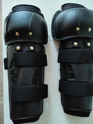 Protecciónes rodilla y espinilla moto