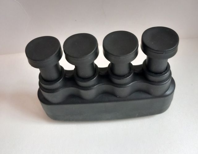 attrezzo per esercitare le dita