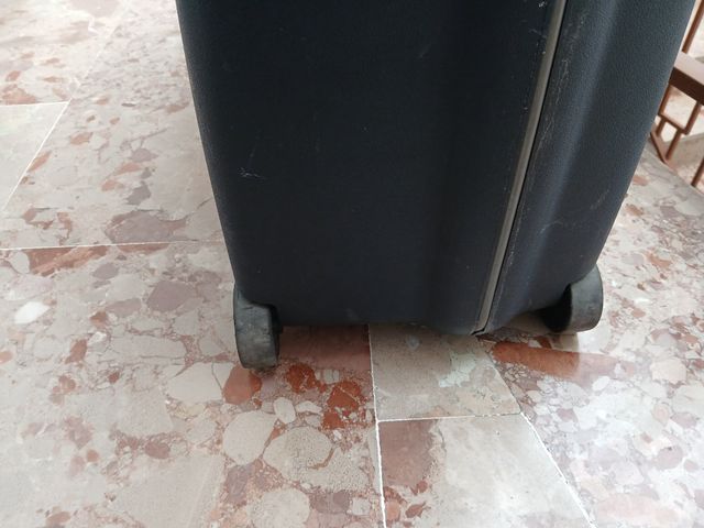 Maleta y neceser Sansonite