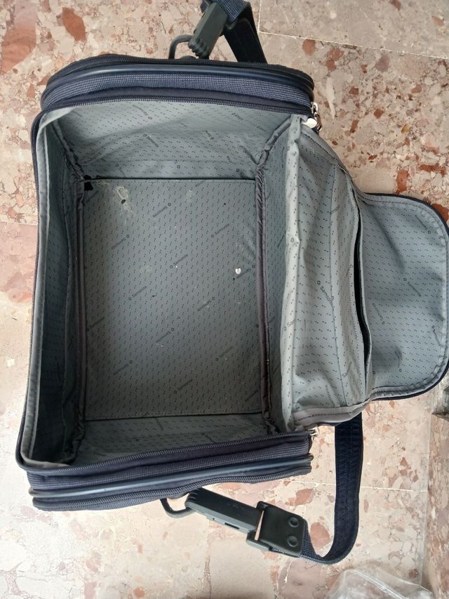 Maleta y neceser Sansonite