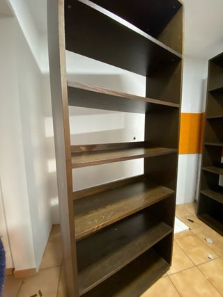 Due mensole e librerie