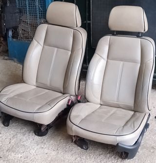 Hummer H3 asientos delante con pantallas