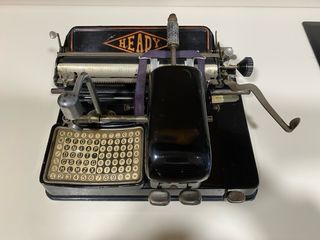 Maquina de escribir antigua