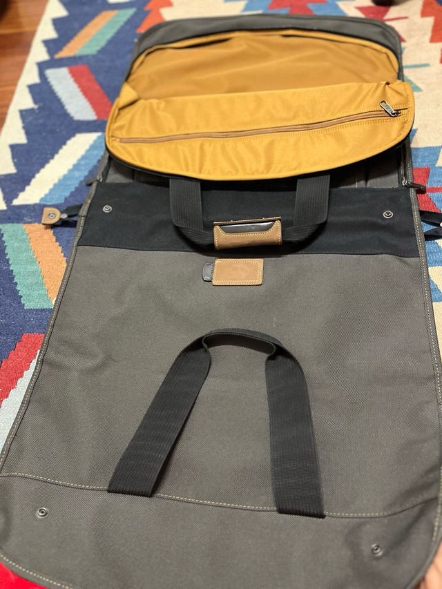 Portatrajes marcaTIMBERLAND. Impermeable y de dise