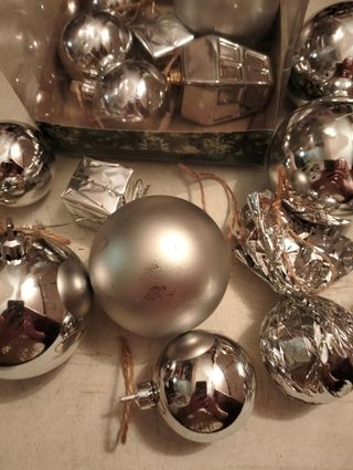 Enfeites de natal prateados