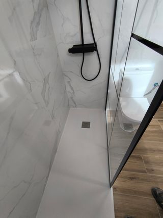 CAMBIO DE BAÑERA POR PLATO DE DUCHA DE RESINA 