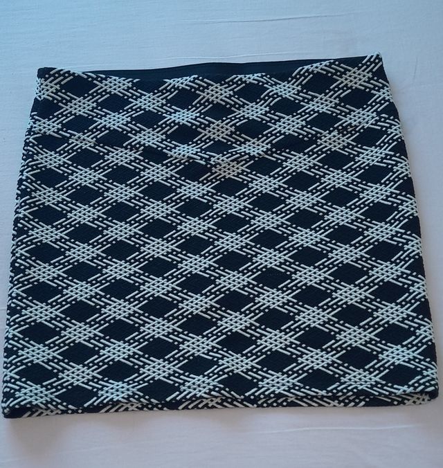 Falda corta L stradivarius