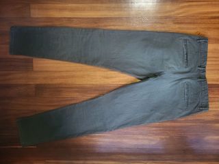 Pantalón verde chino zara