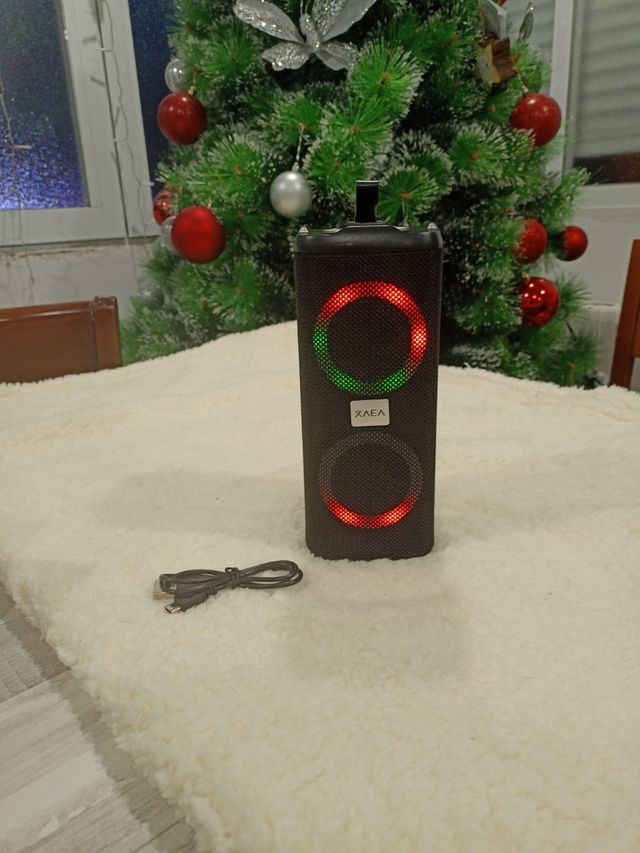 *Altavoz con luces, nuevo, sin estrenar.