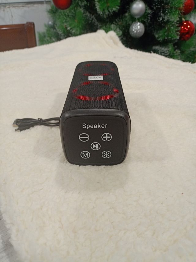 *Altavoz con luces, nuevo, sin estrenar.