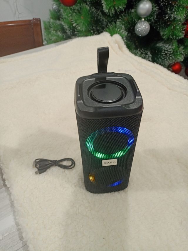 *Altavoz con luces, nuevo, sin estrenar.