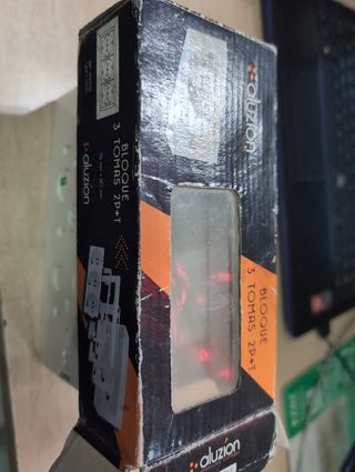 Endolls de paret. 3 schukos