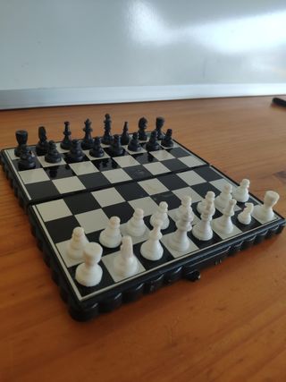Ajedrez magnético plegable pequeño