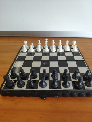 Ajedrez magnético plegable pequeño