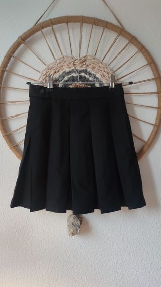 Falda negra de tablas 