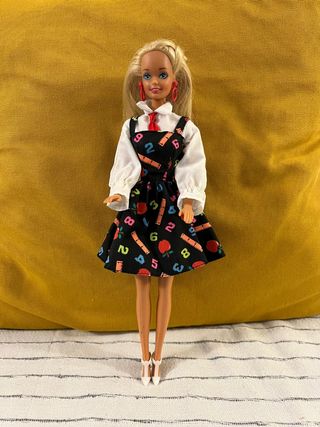 Barbie Maestra con vestito ed accessori
