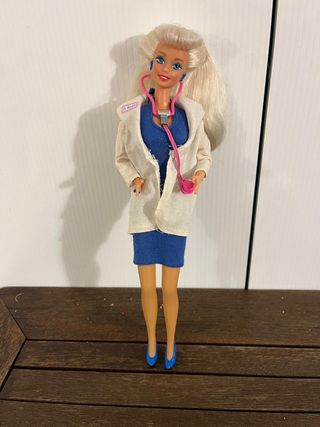 Barbie Dottoressa con vestito ed accessori