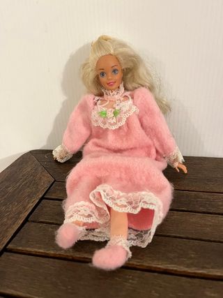 Barbie vestita da notte con accessori vari