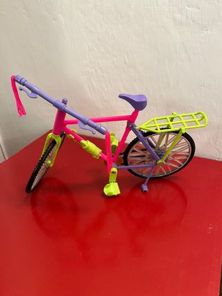 Barbie vestita sportiva con bicicletta