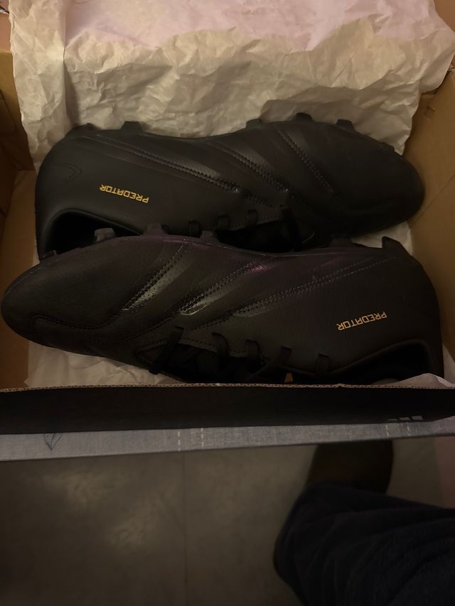 BOTAS DE FUTBOL PREDATOR