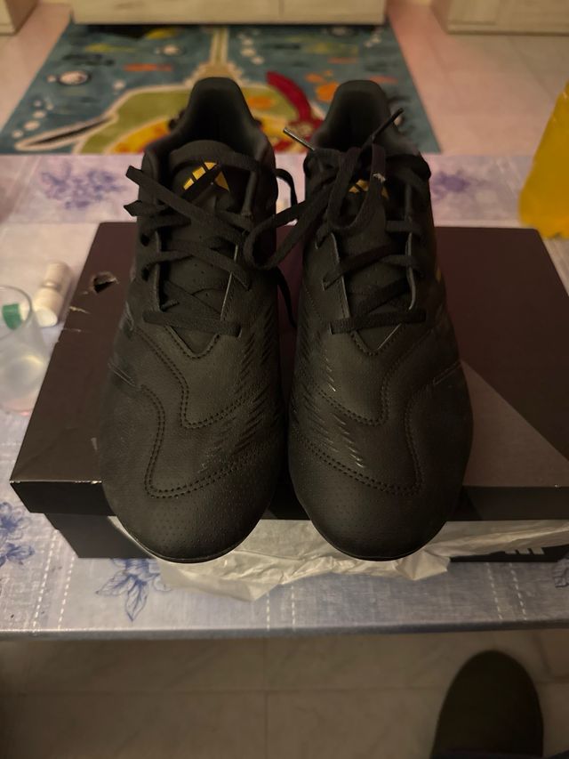 BOTAS DE FUTBOL PREDATOR