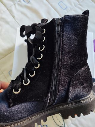Botines negros estilo militar nuevos.