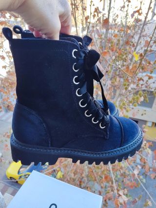 Botines negros estilo militar nuevos.