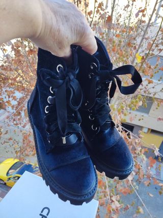 Botines negros estilo militar nuevos.