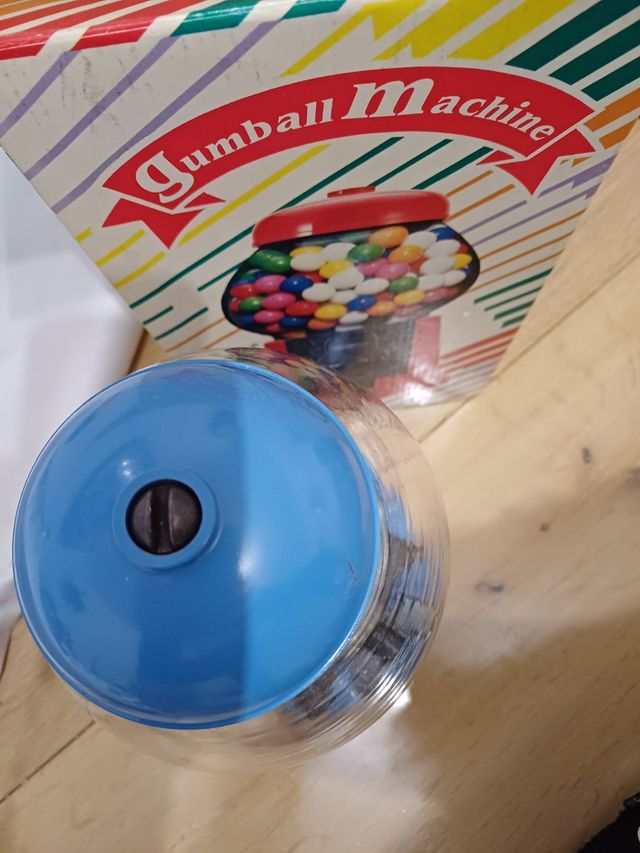 Dispenser di gomme da masticare metallico modello vintage