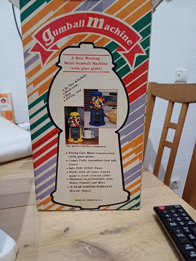 Dispenser di gomme da masticare metallico modello vintage