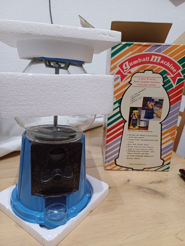 Dispenser di gomme da masticare metallico modello vintage