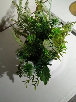 2 Cestos metálicos con planta artificial