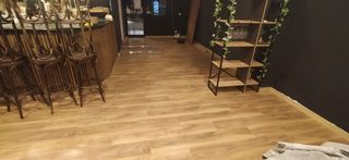 Parquet suelo vinílico silla