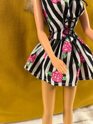 Barbie n. 2 con vestito ed accessori
