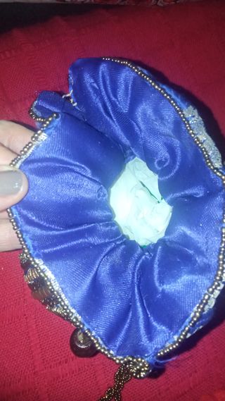 bolso fiesta dorado con abalorios