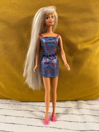 Barbie n. 4 con vestito ed accessori senza anello