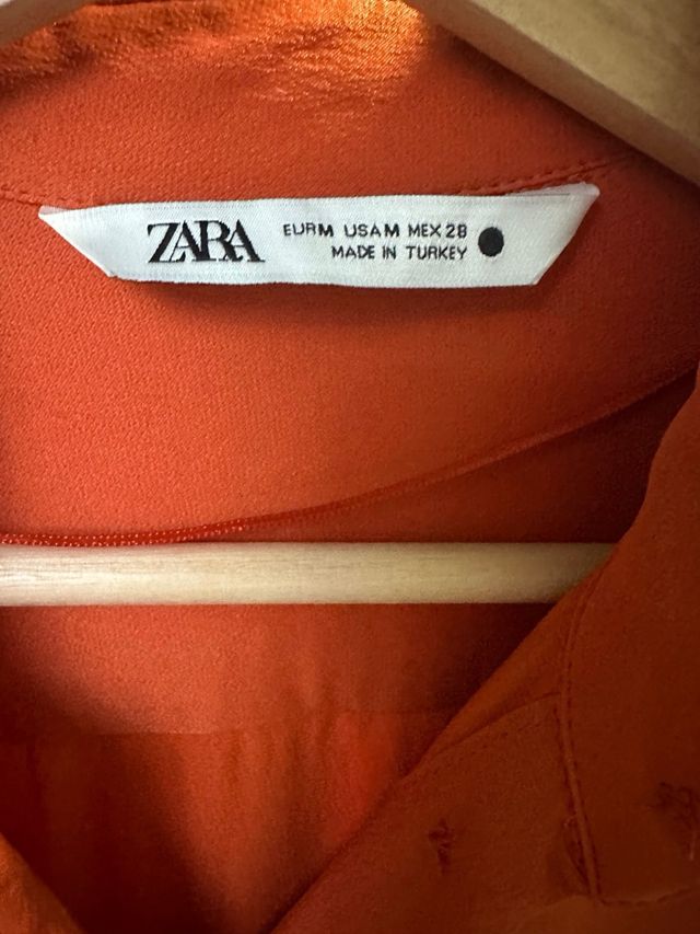 Camisa satinada Zara naranja
