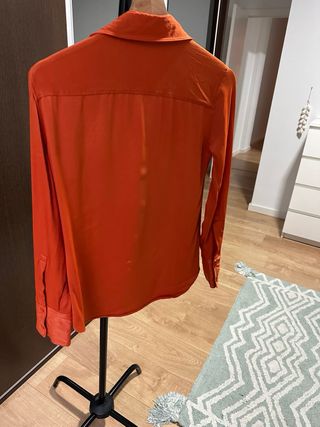Camisa satinada Zara naranja