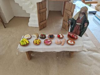 Mesa madera de comida, fruta y pan hecho a mano