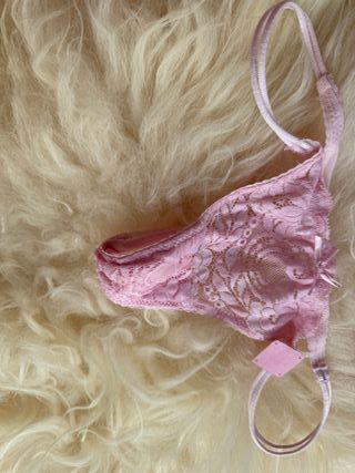 conjunto de lenceria encaje sujetador y tanga rosa