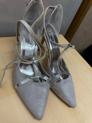 Tacones plateados 
