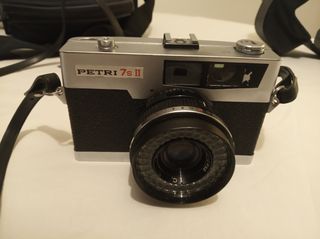 Dos cámaras vintage más portacámaras