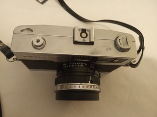 Dos cámaras vintage más portacámaras