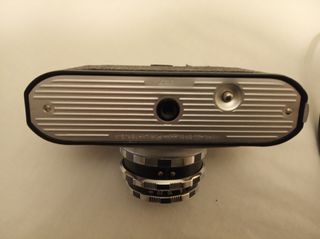 Dos cámaras vintage más portacámaras