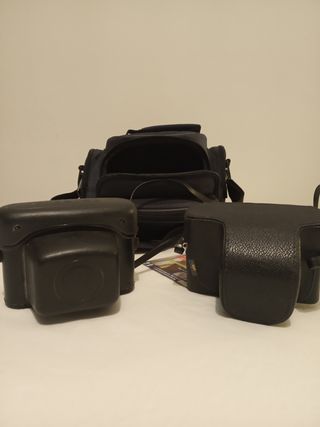 Dos cámaras vintage más portacámaras