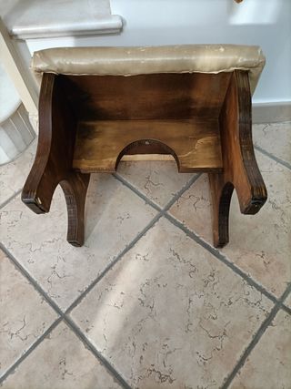 Poggia piedi in legno 