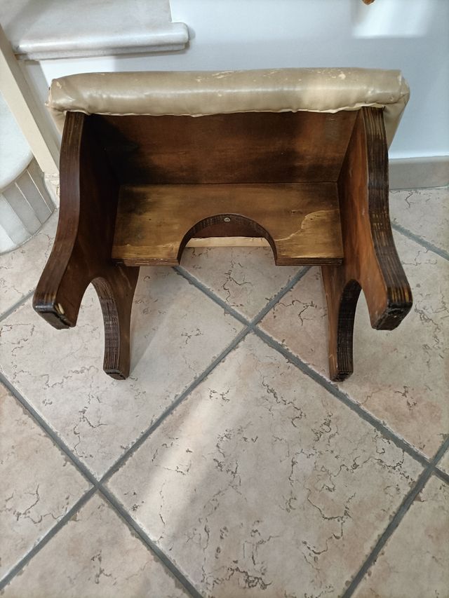 Poggia piedi in legno